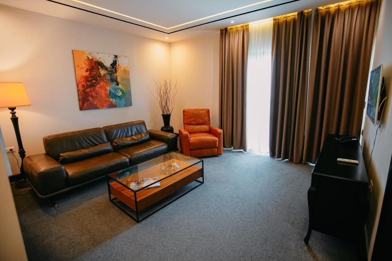 Hotel Delta Premium ドゥラス エクステリア 写真