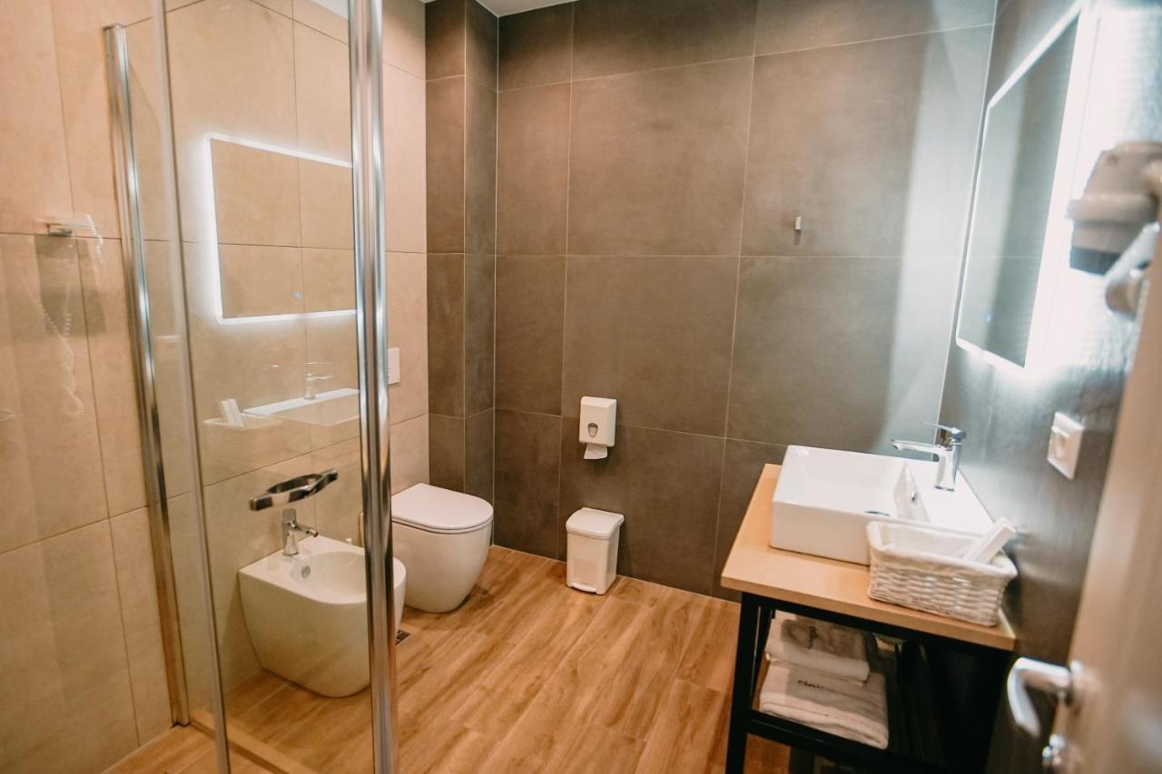 Hotel Delta Premium ドゥラス エクステリア 写真